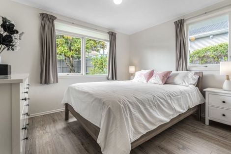 Photo of property in 1/51 Selwyn Crescent, Forrest Hill, Auckland, 0620