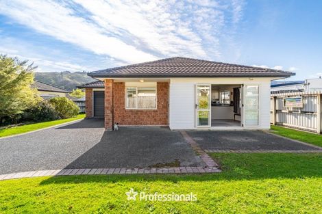 Photo of property in 17 Woodland Mews, Wainuiomata, Lower Hutt, 5014