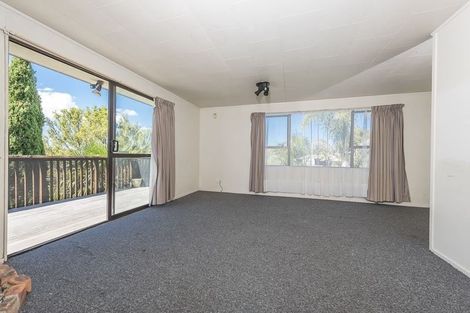Photo of property in 4 Kayle Glen, West Harbour, Auckland, 0618