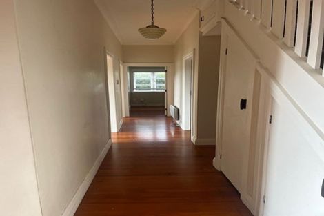 Photo of property in 7 Otahuri Crescent, Greenlane, Auckland, 1051