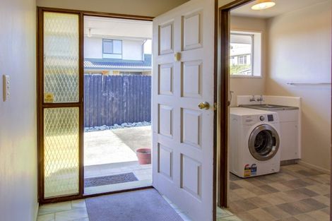Photo of property in 19 Broadfell Avenue, Avonhead, Christchurch, 8042