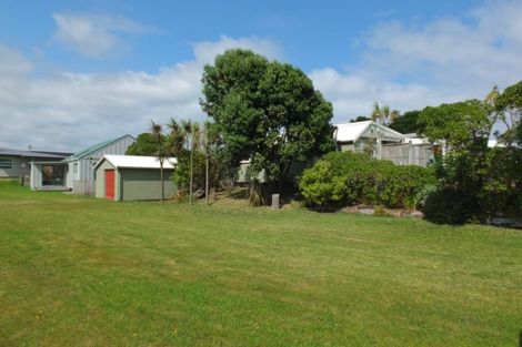 Photo of property in 22 Dewe Terrace, Foxton Beach, Foxton, 4815