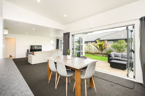 Photo of property in 17 Lorenzo Place, Kelvin Grove, Palmerston North, 4414