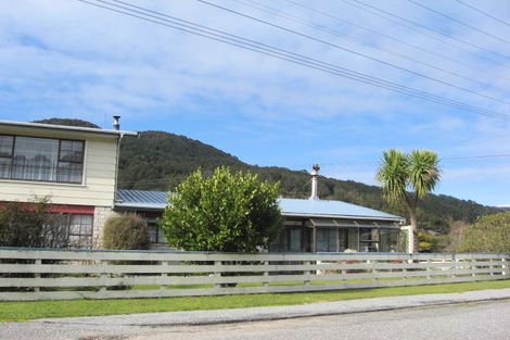 Photo of property in 51 Oxford Street, Taylorville, Greymouth, 7805