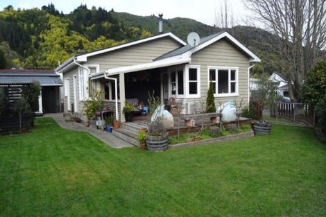 Photo of property in 2 Leicester Street, Picton, 7220