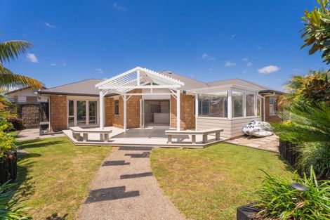 Photo of property in 20 Waitotara Way, Whitianga, 3510