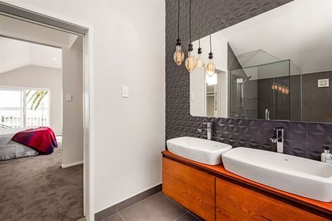 Photo of property in 99 Queen Street, Northcote Point, Auckland, 0627