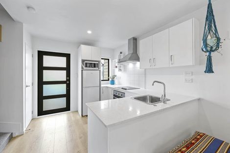 Photo of property in 3/6 South Pacific Place, Henderson, Auckland, 0612
