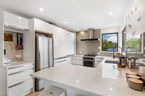 Photo of property in 124 Weatherly Road, Torbay, Auckland, 0630