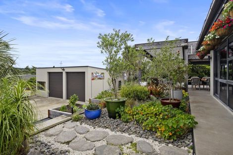 Photo of property in 32 Lough Bourne Drive, Pukekohe, 2120