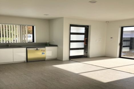 Photo of property in 19 Grove Way, Riverhead, 0820