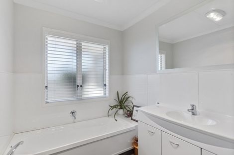 Photo of property in 22 Everton Place, Grandview Heights, Hamilton, 3200