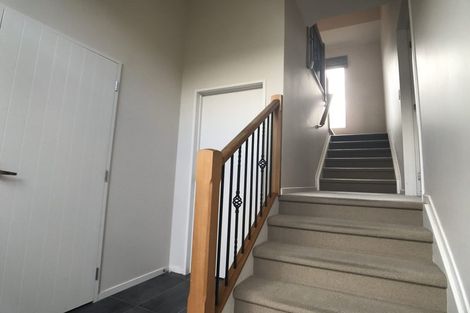 Photo of property in 28b Roberts Road, Glenfield, Auckland, 0629