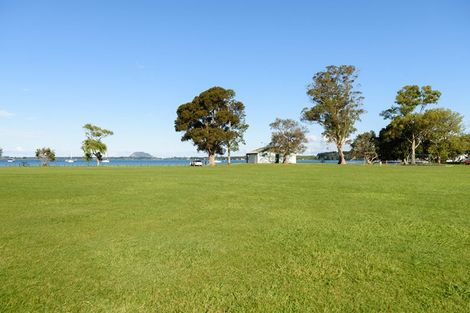 Photo of property in 27 Harbour View Road, Omokoroa, 3114