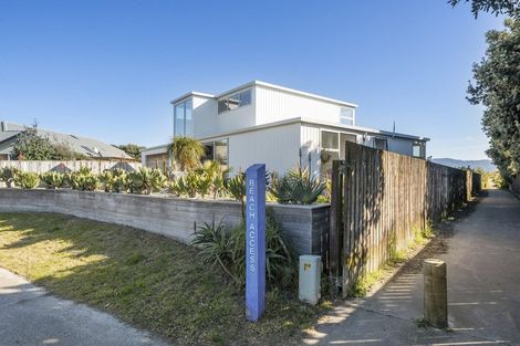 Photo of property in 7 Olliver Grove, Waikanae Beach, Waikanae, 5036