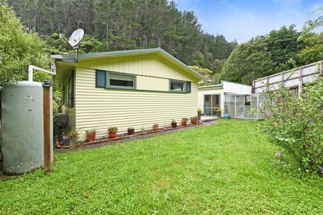 Photo of property in 136 Pinehaven Road, Pinehaven, Upper Hutt, 5019
