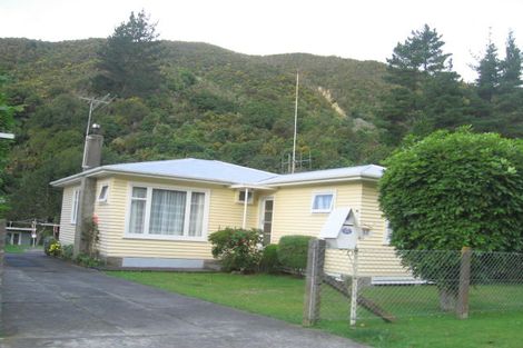 Photo of property in 17 Sunny Grove, Wainuiomata, Lower Hutt, 5014