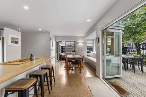 Photo of property in 2/19 Kenmure Avenue, Forrest Hill, Auckland, 0620