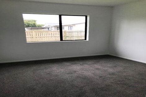 Photo of property in 2/27 Templeton Place, Clendon Park, Auckland, 2103