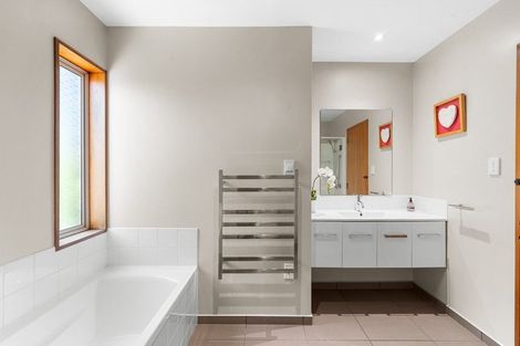 Photo of property in 31 Glenharrow Avenue, Avonhead, Christchurch, 8042