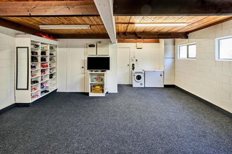 Photo of property in 33 Acacia Avenue, Maungaraki, Lower Hutt, 5010