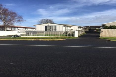Photo of property in 2/12 Barneys Farm Road, Clendon Park, Auckland, 2103