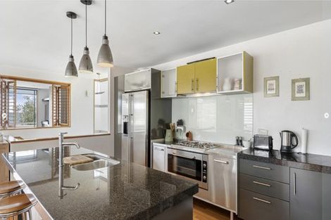 Photo of property in 2/55 Parr Terrace, Castor Bay, Auckland, 0620