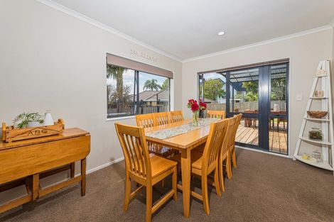 Photo of property in 12 Reybert Place, Massey, Auckland, 0614