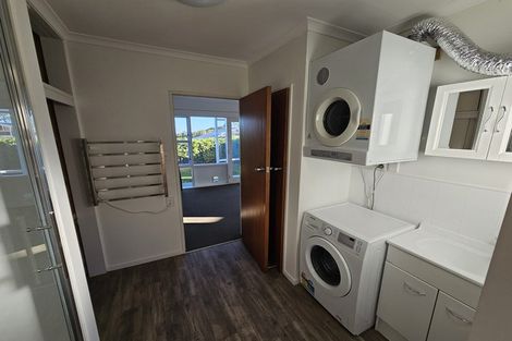 Photo of property in 11 Laburnum Grove, Maungaraki, Lower Hutt, 5010