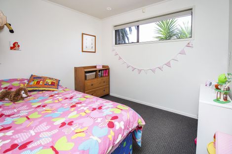 Photo of property in 26 Granville Drive, Massey, Auckland, 0614