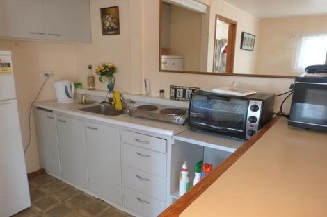 Photo of property in 1/1a Divich Avenue, Te Atatu South, Auckland, 0610