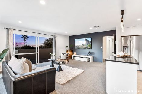 Photo of property in 22 Whangaparaoa Road, Red Beach, 0932