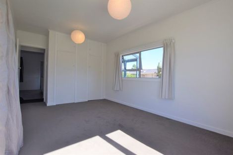 Photo of property in 19 Cleve Road, Green Bay, Auckland, 0604