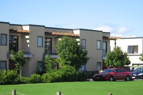 Photo of property in 2/15 Harbour View Road, Te Atatu Peninsula, Auckland, 0610