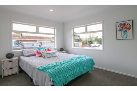 Photo of property in 8 Waitaha Close, Orewa, 0931