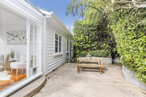 Photo of property in 14 Highbury Crescent, Highbury, Wellington, 6012