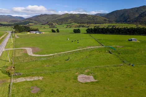 Photo of property in 360 Western Lake Road, Western Lake, Featherston, 5773
