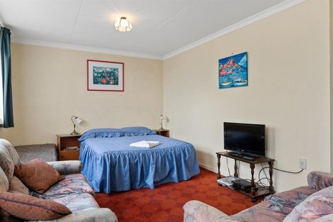 Photo of property in 100 Shearman Street, Waimate, 7924