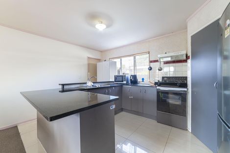 Photo of property in 1/93 Aviemore Drive, Highland Park, Auckland, 2010