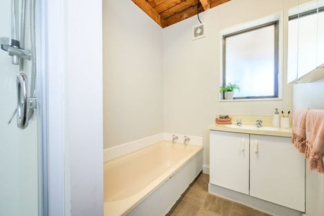 Photo of property in 6 Lincoln Street, Ashhurst, 4810