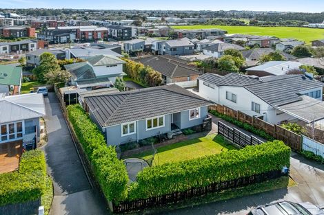 Photo of property in 1/74 College Road, Northcote, Auckland, 0627