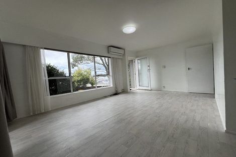 Photo of property in 1/8 Tusac Place, Totara Vale, Auckland, 0627