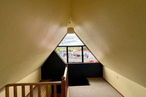 Photo of property in 3 Pahiatua Street, Hokowhitu, Palmerston North, 4410
