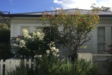 Photo of property in 12 Poplar Grove, Thorndon, Wellington, 6011