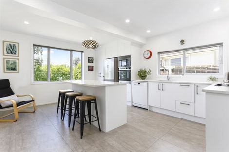 Photo of property in 53 Beach Road, Te Atatu Peninsula, Auckland, 0610