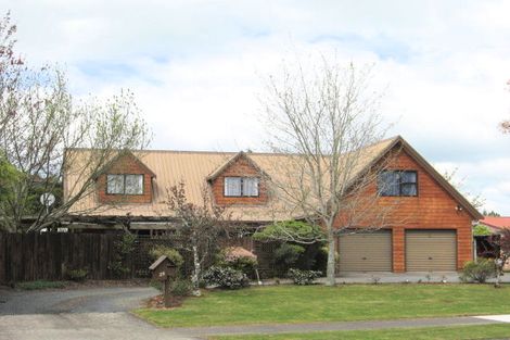 Photo of property in 28 Aquarius Drive, Kawaha Point, Rotorua, 3010