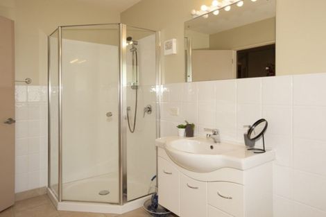 Photo of property in 4 Pukatea Close, Raumati Beach, Paraparaumu, 5032