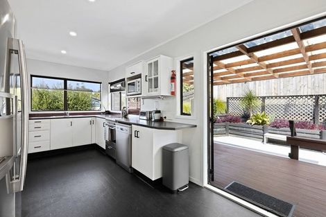 Photo of property in 20 Sandiacre Way, Browns Bay, Auckland, 0630