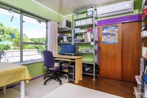 Photo of property in 44 Coniston Avenue, Te Atatu South, Auckland, 0610