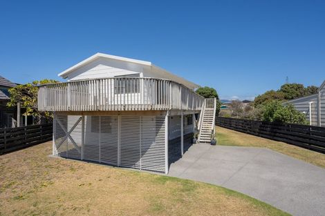 Photo of property in 116 Field Way, Waikanae Beach, Waikanae, 5036